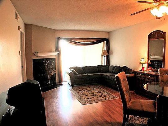 3rd image of 2425 Oxford Pl APT 163