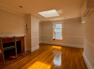 230 Newbury St #5, Boston, MA 02116