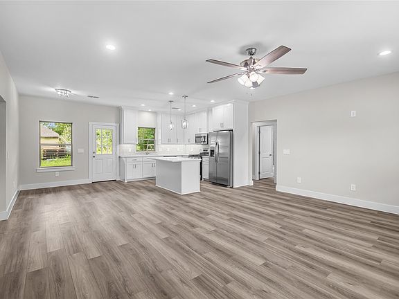 3rd image of 106 N Lackey St