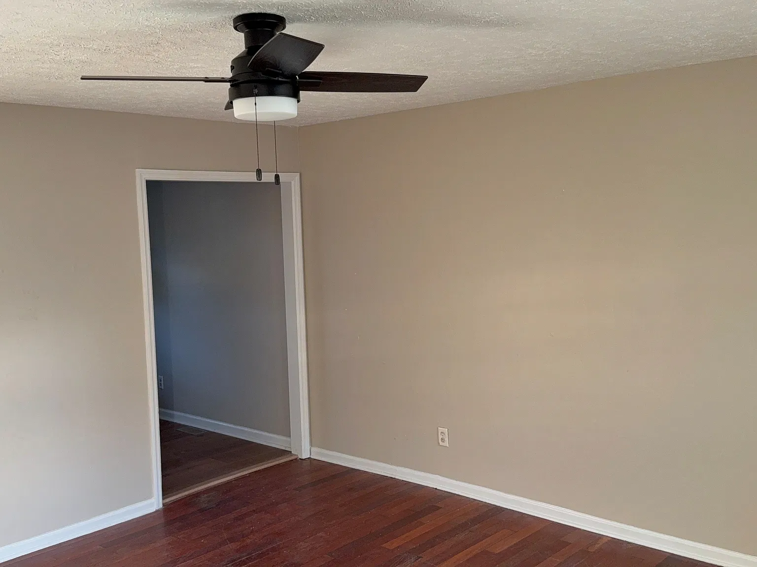 2 bed, 827 sqft, $1,100 — Photo 2