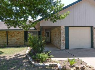 209 Drake Ln, Taylor, TX 76574