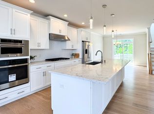 25 Brentwood Cir #25, Danbury, CT 06810