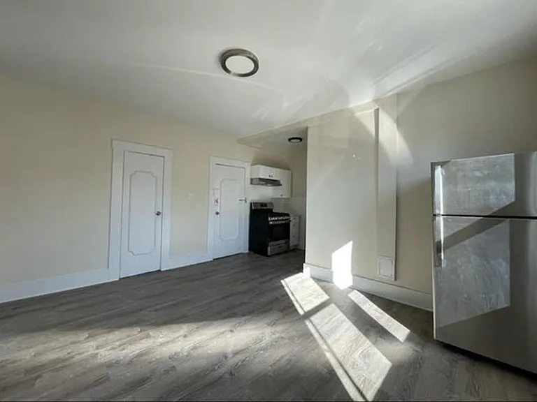 310 Danforth Ave #1F — Photo 4