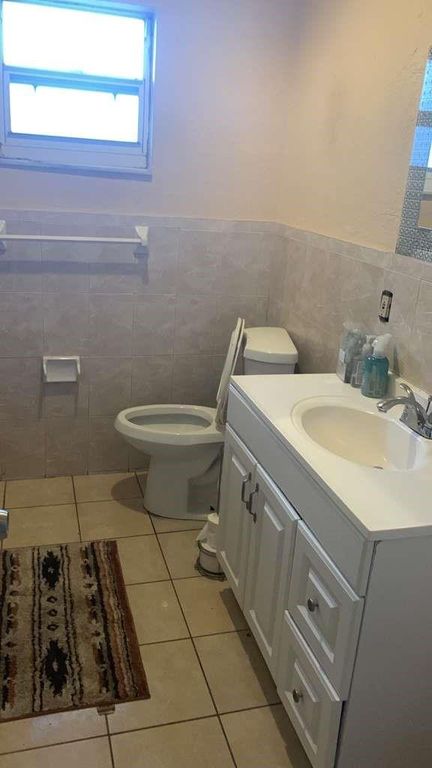 2070 NE 2nd Avenue, photo 6