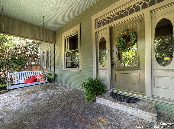 4th image of 1134 W Agarita Ave
