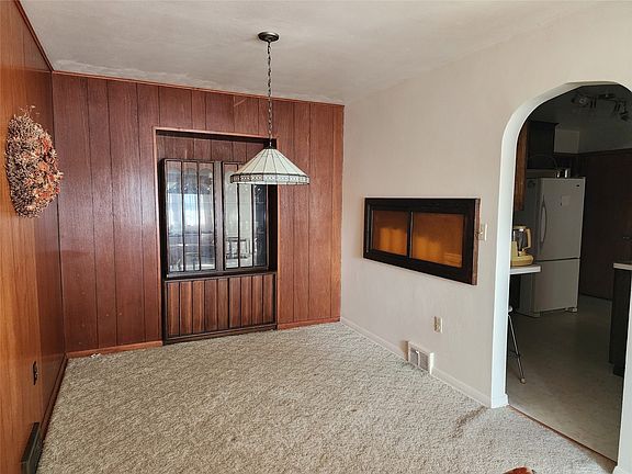 3rd image of 727 Burkhart Ave