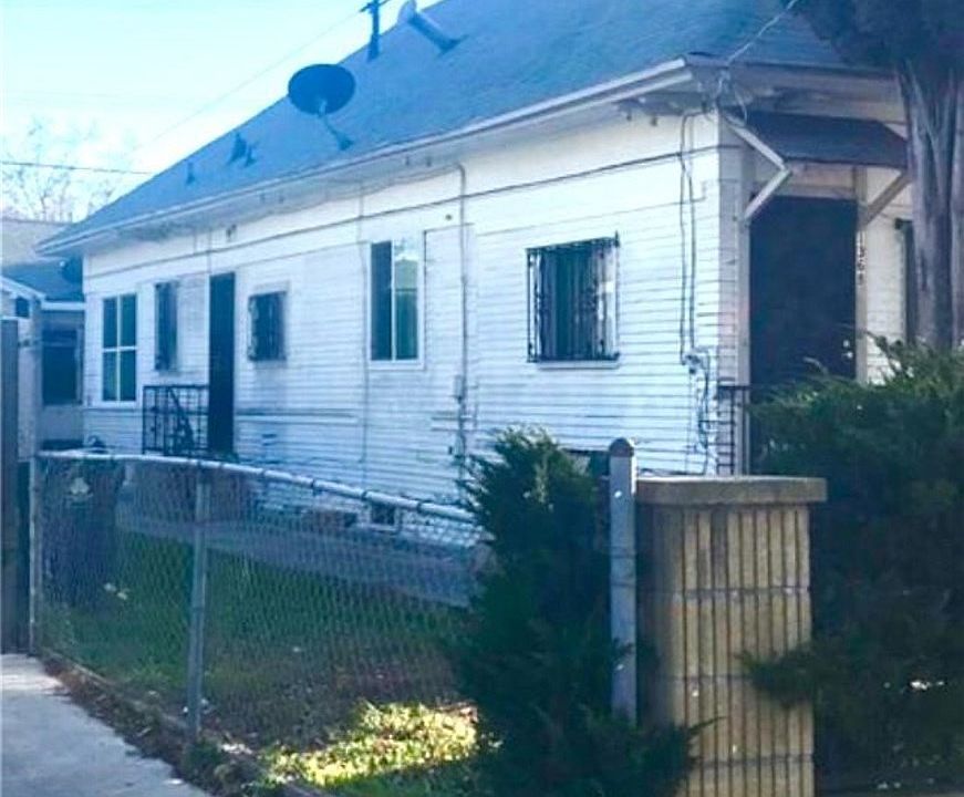 2nd image of 1366 W 22nd St