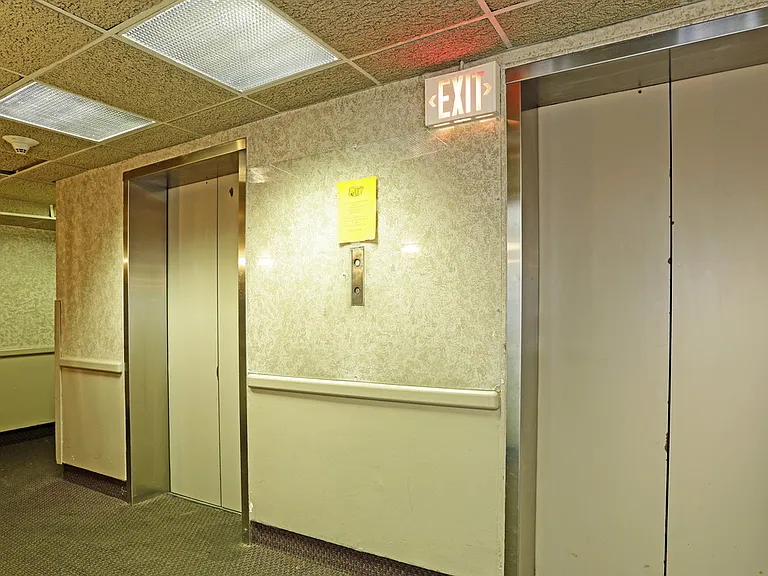 METRO TOWER APARTMENTS — Photo 14