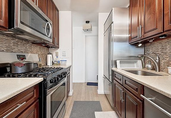 4th image of 415 E 37th St APT 23G