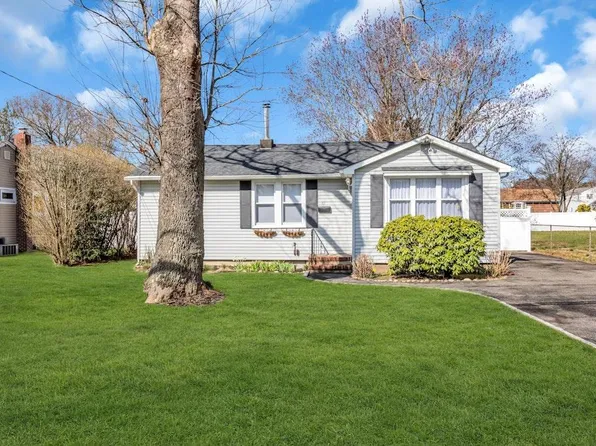 61 Eatondale Avenue, Blue Point, NY 11715