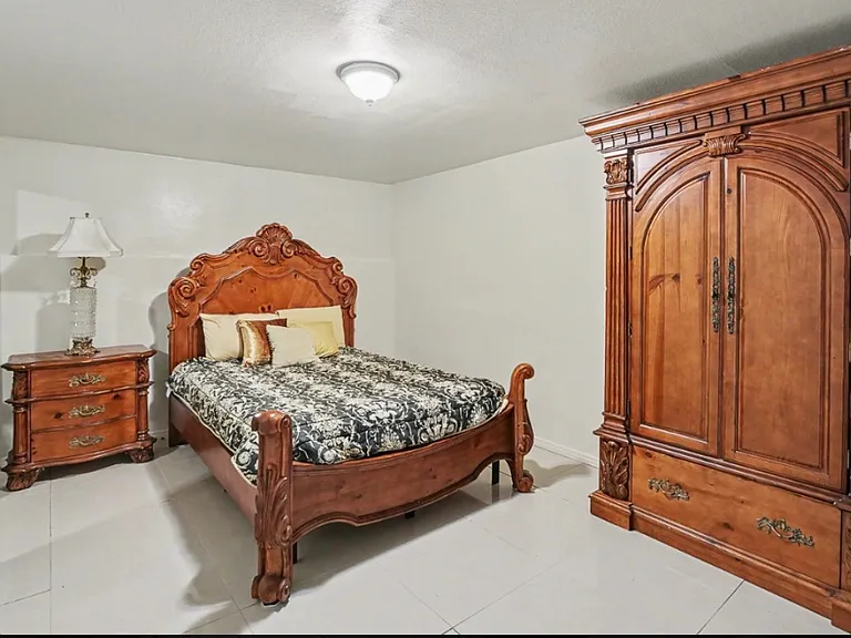 1846 N Alvarado St — Photo 10