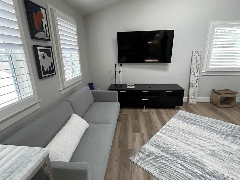 1st image of 305 Bel Aire Dr