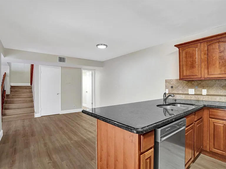 4872 NW 95th Ave — Photo 3