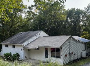 529 Pine Ridge Rd, Stroudsburg, PA 18360