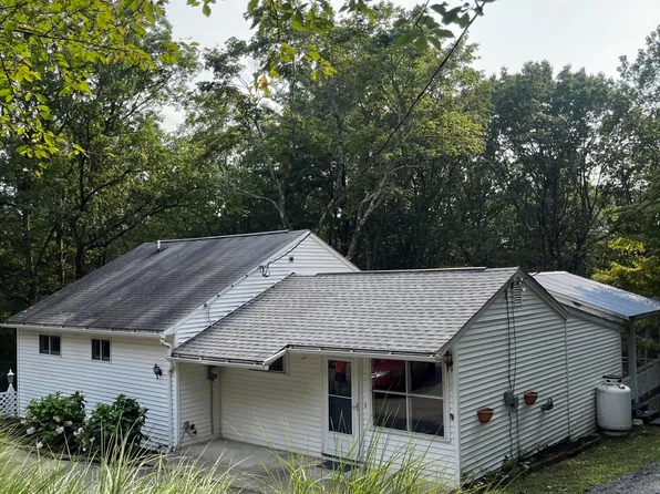 529 Pine Ridge Rd, Stroudsburg, PA 18360