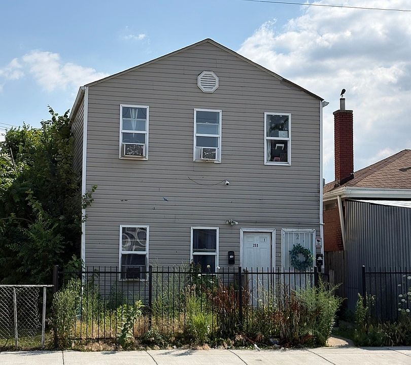 1st image of 253 W 43rd St