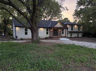 3222 SW Pryor Rd, Lees Summit, MO 64082