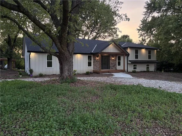3222 SW Pryor Rd, Lees Summit, MO 64082