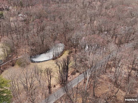 4th image of 100 Brookside Rd