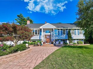 6 Sundown Pl, North Haven, CT 06473