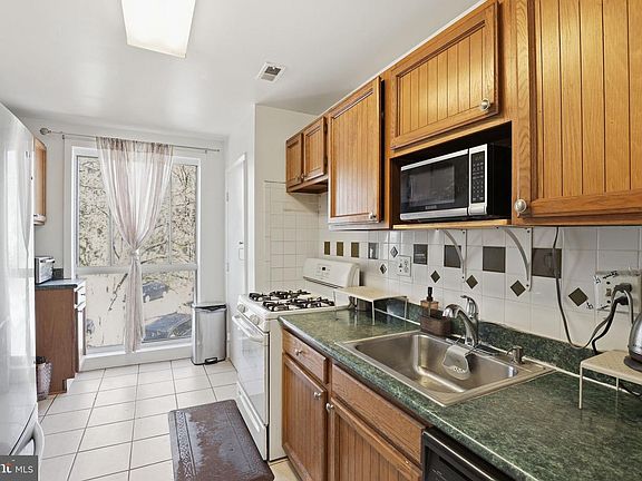 4th image of 5616 Bismach Dr APT 101
