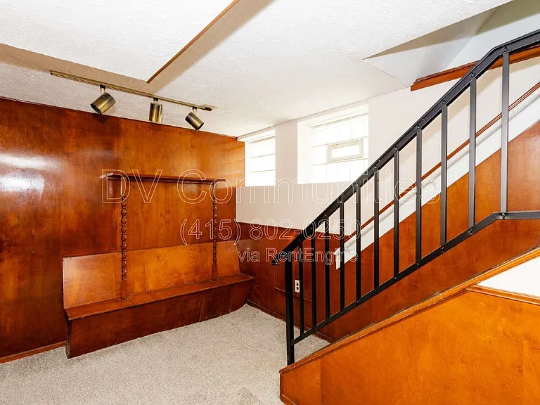1584 Maple Rd — Photo 10