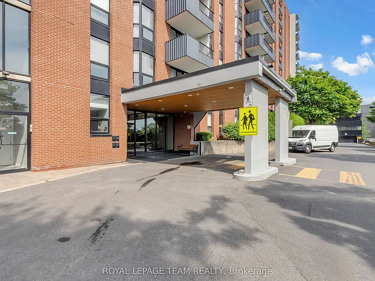 2951 Riverside Dr #306 — Photo 2