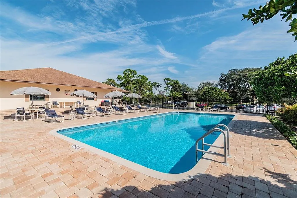 2 bed, 2.0 bath, 1070 sqft, $2,000 — Photo 3