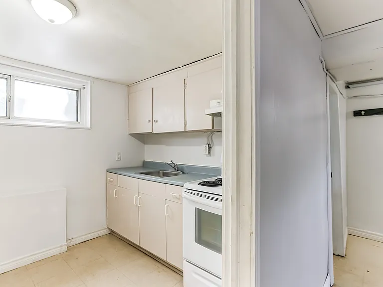 2563 Kingston Rd #BASEMENT — Photo 8