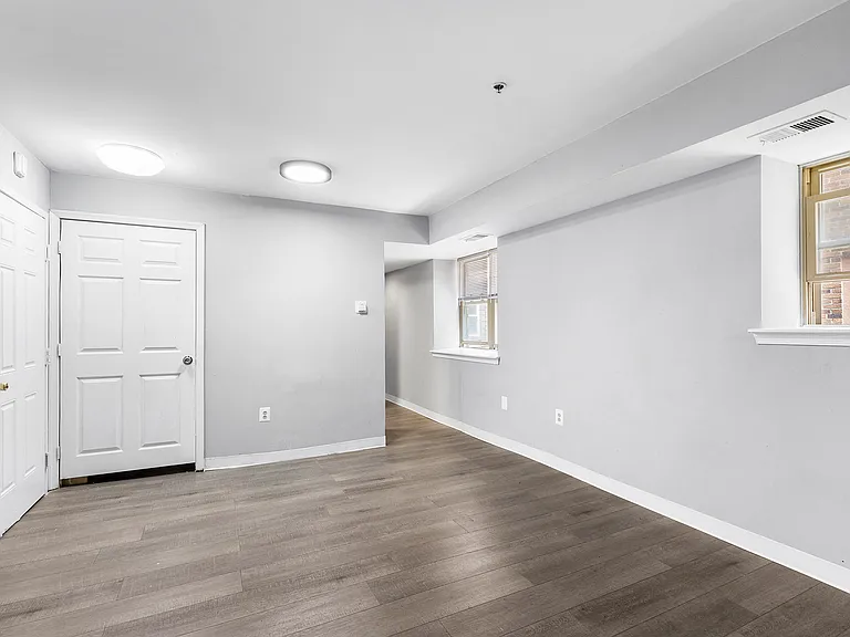 Edgewood Apartments — Photo 16