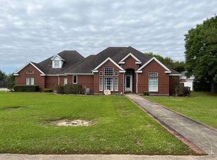 520 Meadow Ln, Winnie, TX 77665