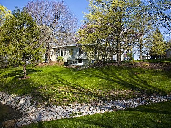 5th image of 208 Parkway Dr