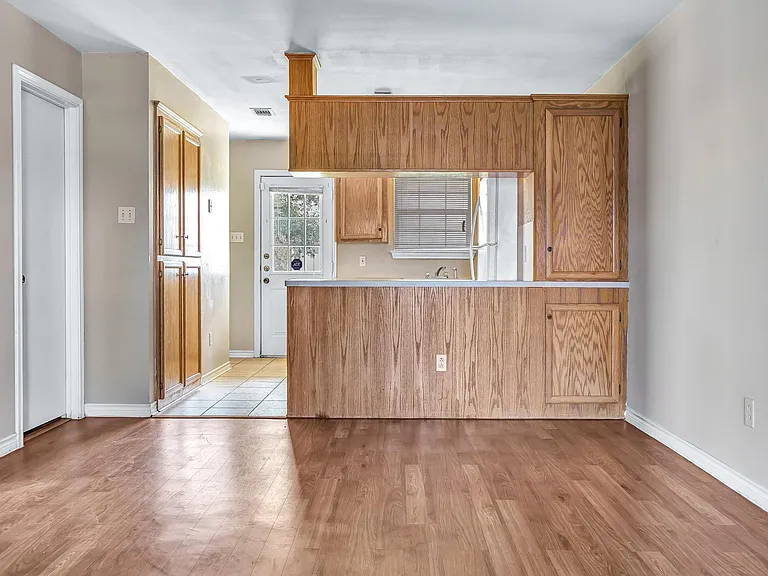 1602 Medina Dr — Photo 6