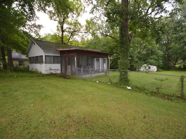 10976 E Mohawk Rd, Walkerton, IN 46574