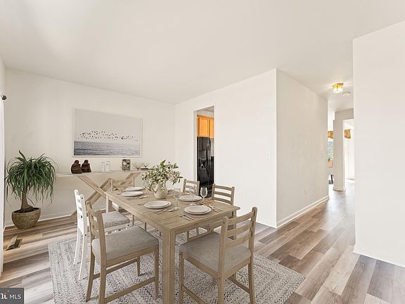 5th image of 43783 Maison Blanc Sq