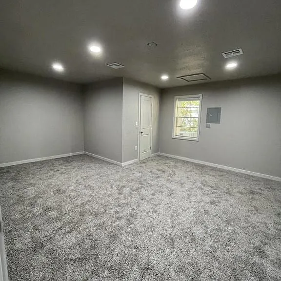1617 N Vinita Ave — Photo 8
