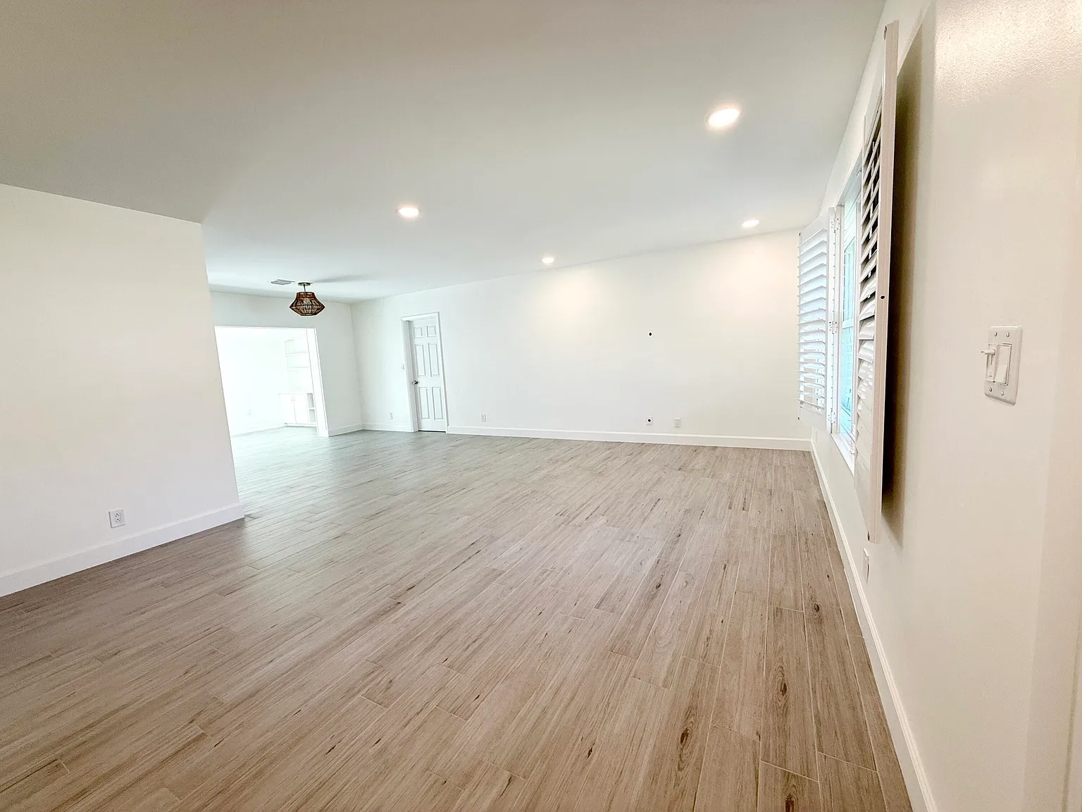 3 bed, 2.0 bath, 1449 sqft, $4,095 — Photo 4