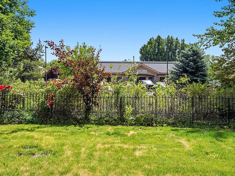 782 S Hydra Ave — Photo 28