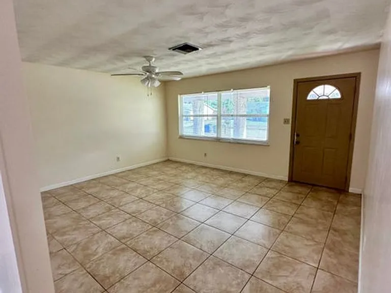 680 Birchwood Ln — Photo 3