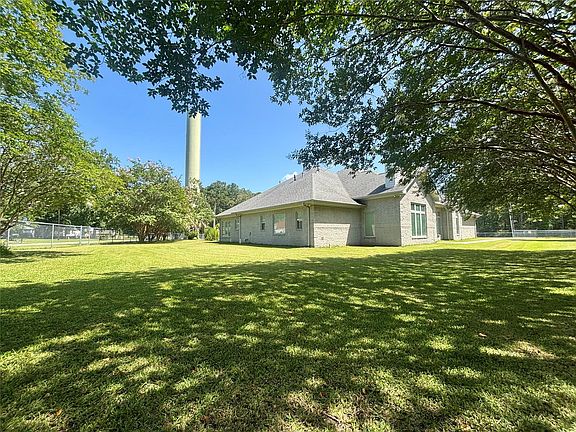 3rd image of 160 Black Forest Dr