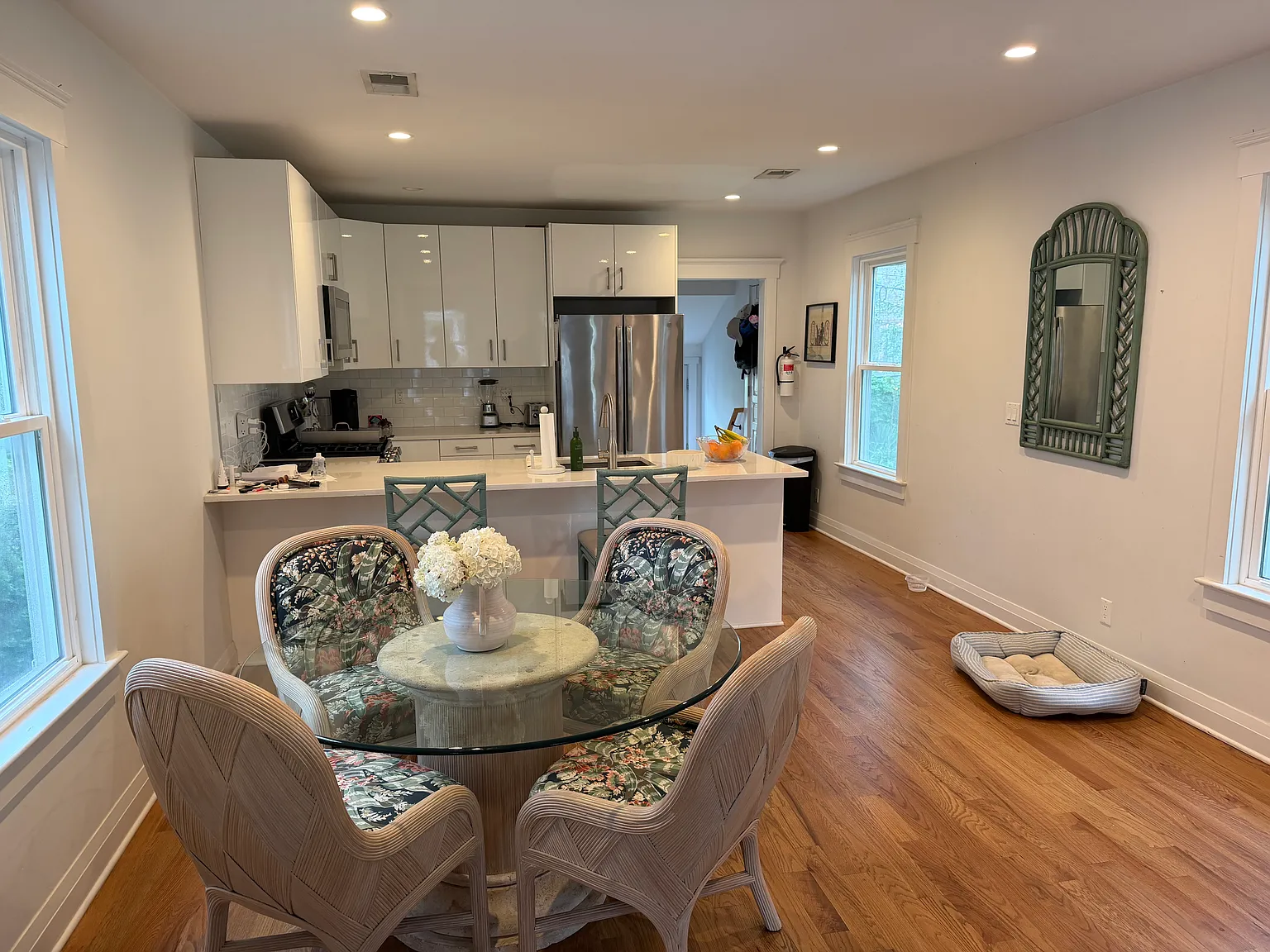 4 bed, 2.5 bath, 952 sqft, $2,200 — Photo 3