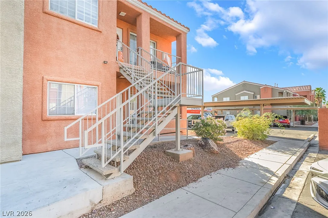 3 bed, 2.0 bath, 1159 sqft, $1,150 — Photo 1