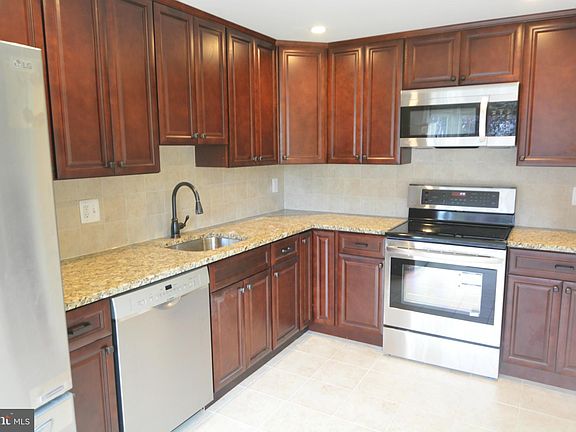 3rd image of 7341 Crestleigh Cir
