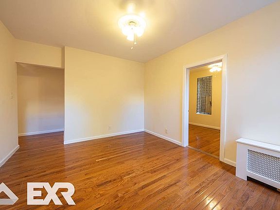 5th image of 215 W 116th St #1A