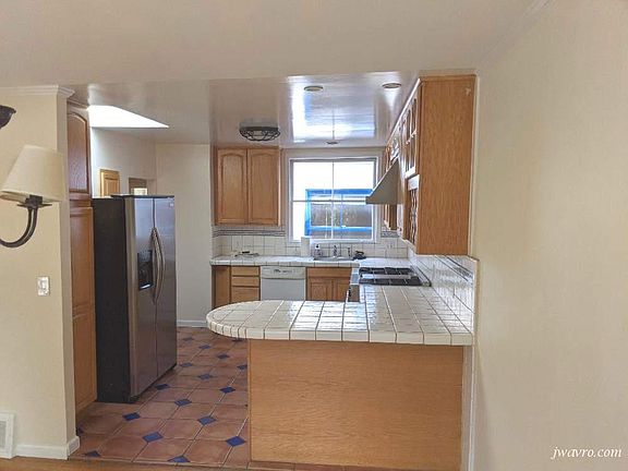 4th image of 526 Wawona St