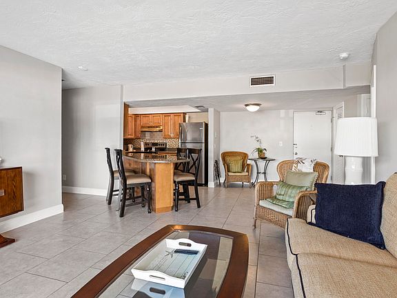 4th image of 223 Columbia Dr APT 128