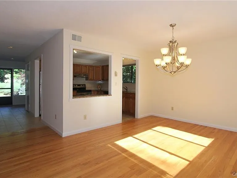 246 Heritage Hls #A — Photo 8