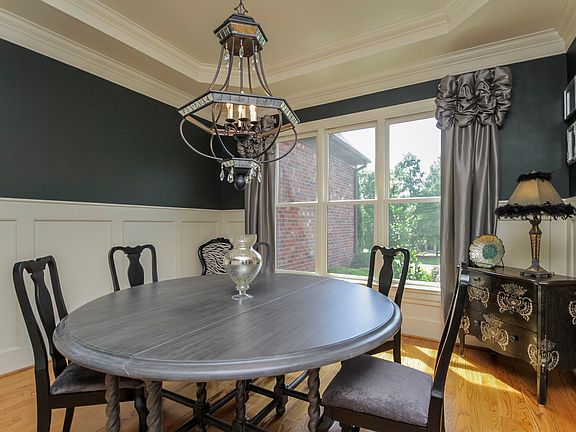 5th image of 7913 Chapel Creek Dr