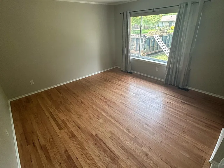 2930 Marshall St — Photo 6