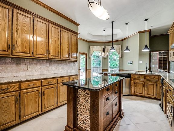 3rd image of 920 Balfour Dr